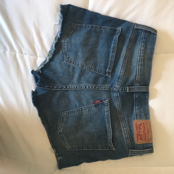 Levi  Distressed Shorts Size 27 - Picture 2 of 3